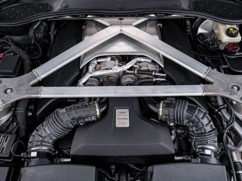 Used 2019 Aston Martin V8 Vantage Roadster RWD image 34