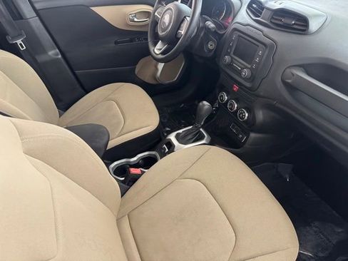 Used 2015 Jeep Renegade Latitude FWD image 19