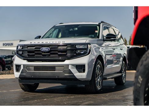 New 2026 Ford Expedition Active image 2