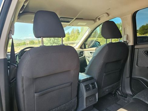 Used 2022 Nissan Rogue SV AWD/4WD image 19