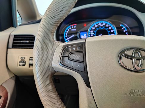 Used 2011 Toyota Sienna XLE FWD image 9