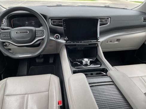 Used 2023 Jeep Wagoneer L Series II image 10