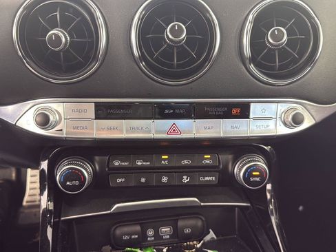 Used 2018 Kia Stinger GT2 RWD image 15