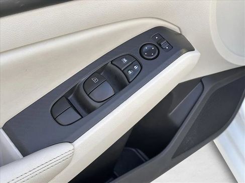 Used 2024 Nissan Altima 2.5 SV image 17