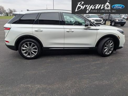 Used 2022 Lincoln Corsair AWD w/ Premium Package image 8