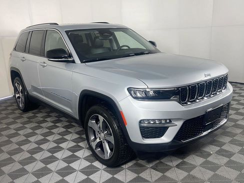 Used 2023 Jeep Grand Cherokee 4WD 4xe image 5