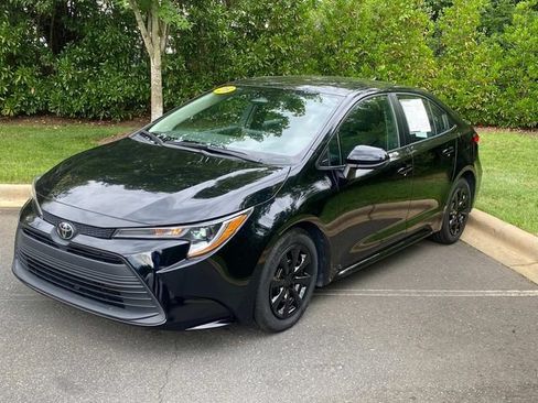 Used 2023 Toyota Corolla LE FWD image 3