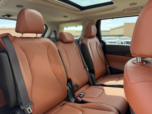 Used 2025 Kia Carnival SX w/ SX Dark Edition Package FWD image 42
