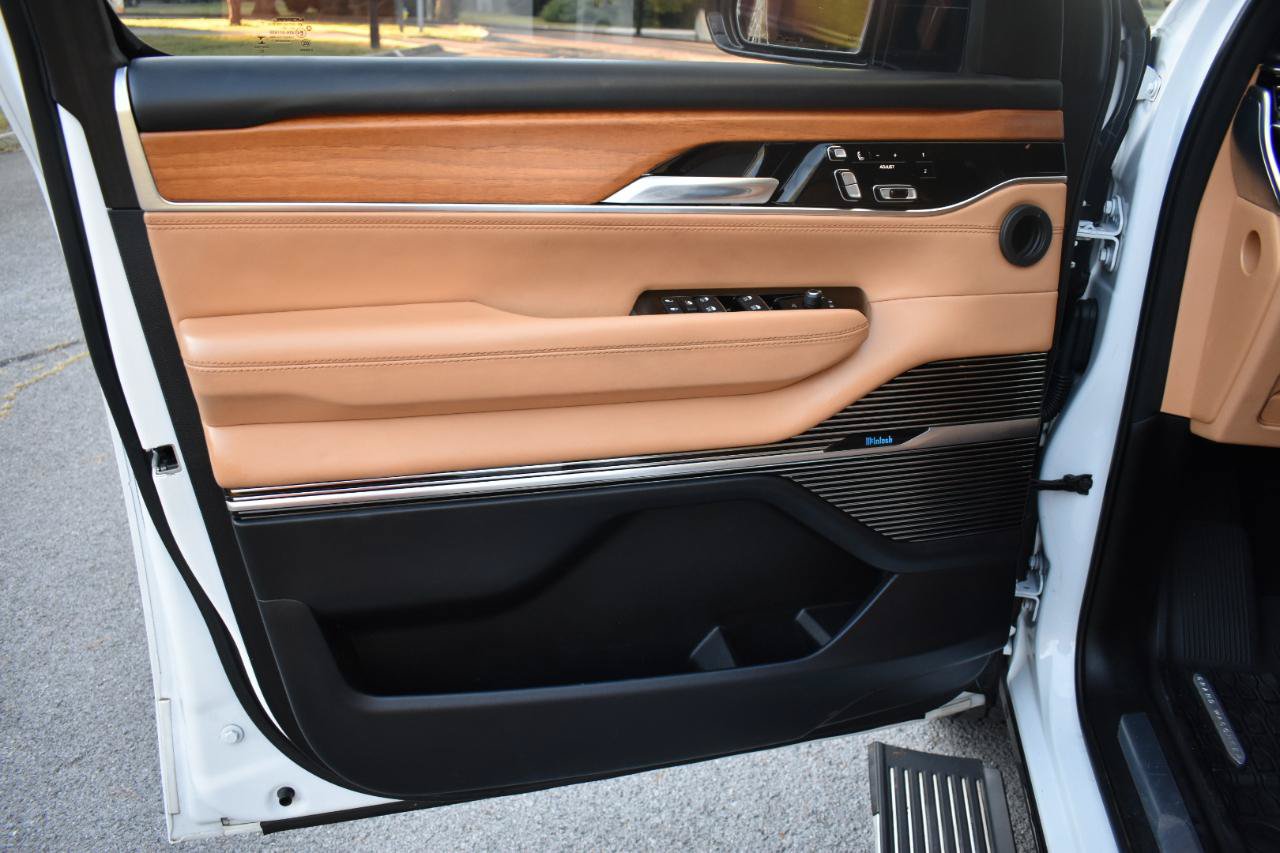Used 2023 Jeep Grand Wagoneer L Series III w/ Rear Seat Video Group 1 AWD/4WD image 18
