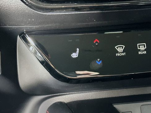 New 2026 Nissan Kicks SR w/ Cold Weather Package image 27