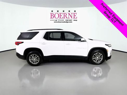 Used 2023 Chevrolet Traverse LT w/ Rear Camera Mirror Package image 8
