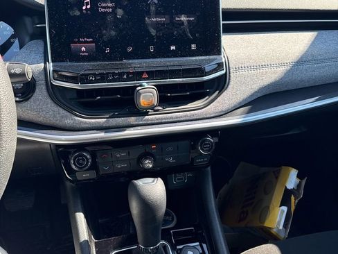 Used 2024 Jeep Compass Sport image 12