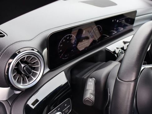Used 2025 Mercedes-Benz CLA 250 4MATIC image 21