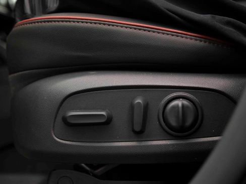 Used 2025 Chevrolet TrailBlazer RS w/ Convenience Package image 12