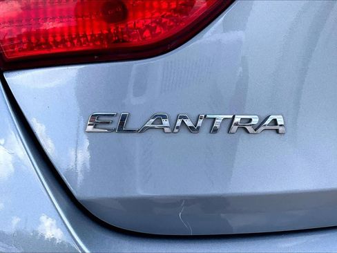 Used 2016 Hyundai Elantra GT FWD image 10