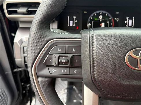 Used 2026 Toyota 4Runner SR5 AWD/4WD image 18