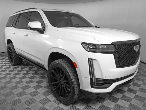 Used 2023 Cadillac Escalade Sport w/ LPO, ONYX Package AWD/4WD image 3