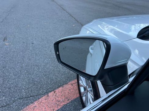 Used 2019 Volkswagen Tiguan SE w/ Panoramic Sunroof Package image 12