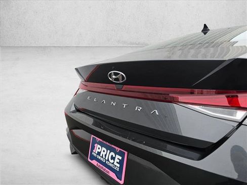 Used 2023 Hyundai Elantra SE w/ Cargo Package image 12