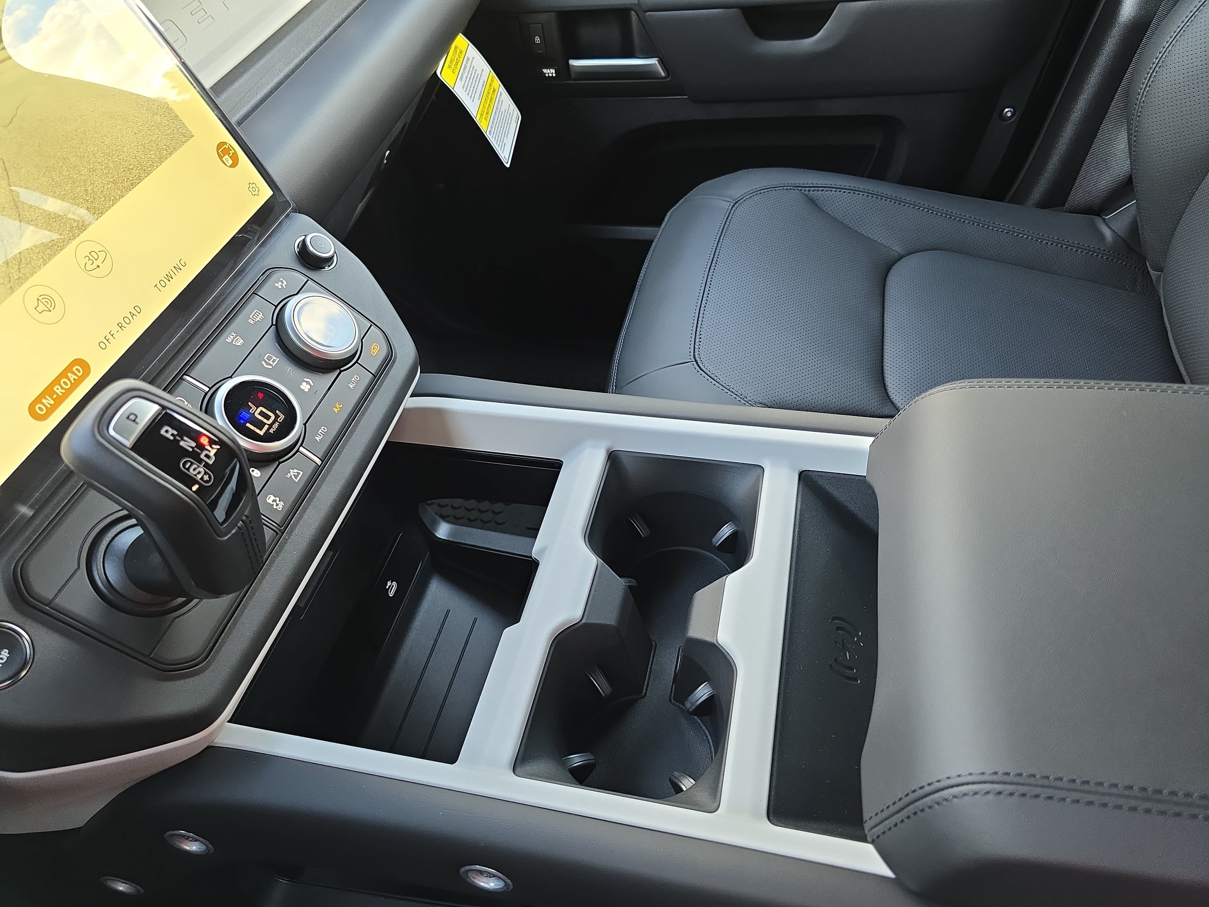 New 2026 Land Rover Defender 110 X-Dynamic SE AWD/4WD image 24
