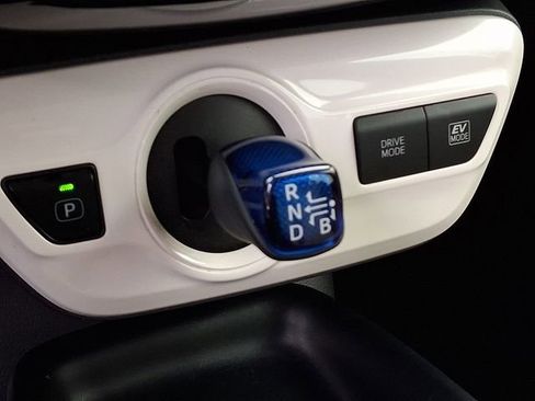 Used 2017 Toyota Prius Two image 18