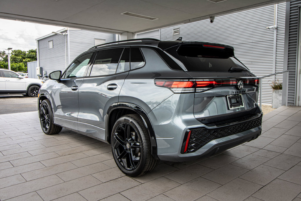 New 2026 Volkswagen Tiguan SE R-Line FWD image 13