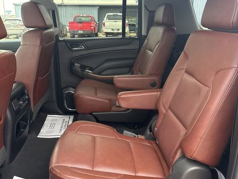 Used 2020 Chevrolet Suburban Premier w/ Premier Plus Edition image 25