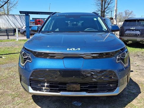 Certified 2025 Kia Niro Wind w/ Wind Preserve Package FWD image 2