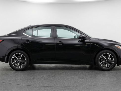 Used 2025 Nissan Sentra SV image 11
