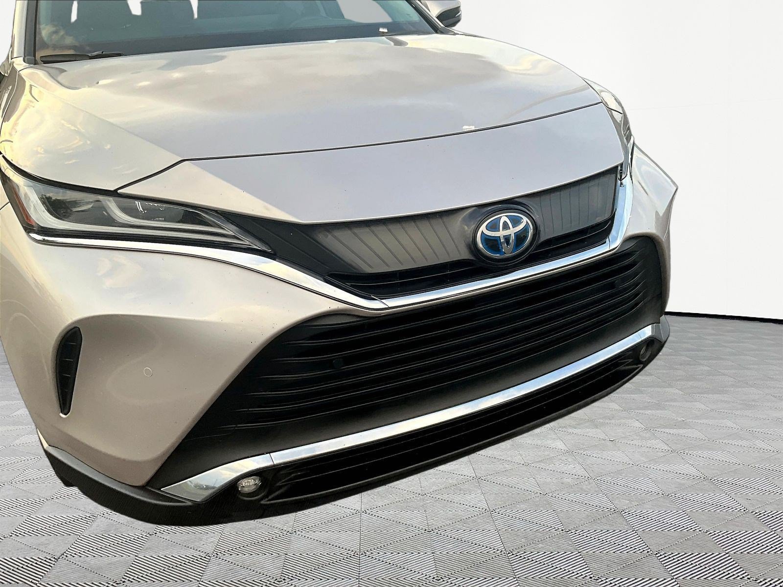 Used 2024 Toyota Venza XLE AWD/4WD image 33