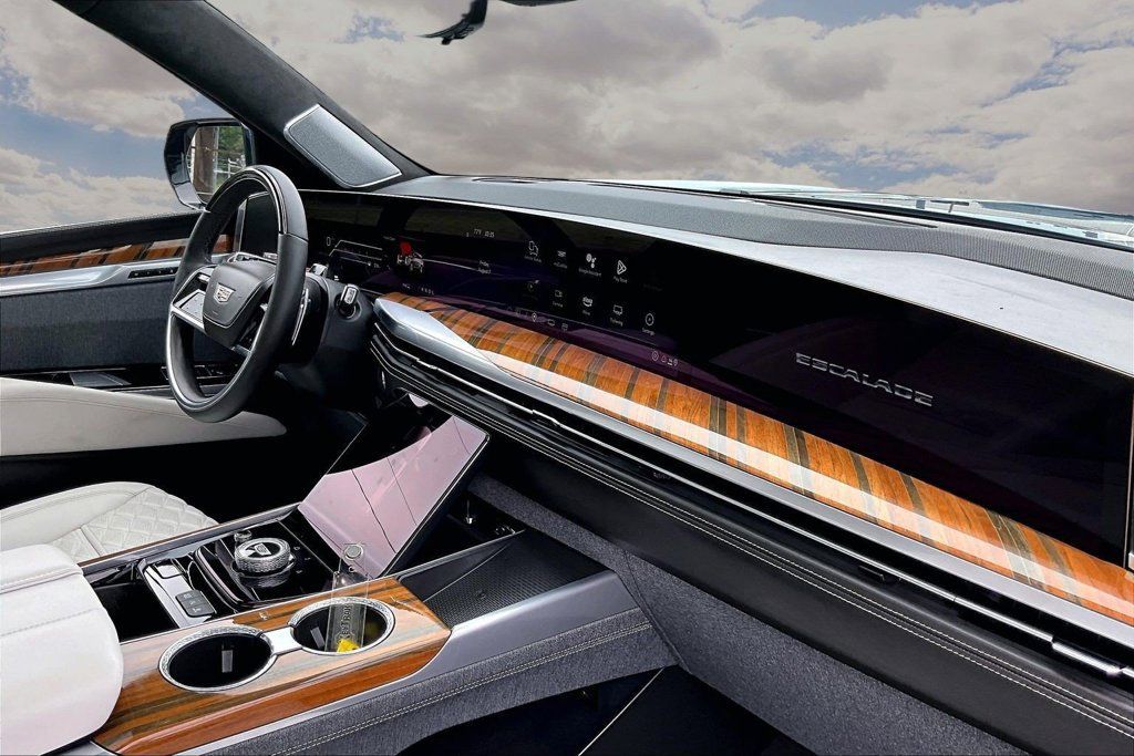 Certified 2025 Cadillac Escalade Sport Platinum AWD/4WD image 27
