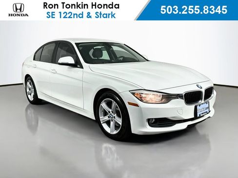 Used 2015 BMW 320i Sedan RWD image 1