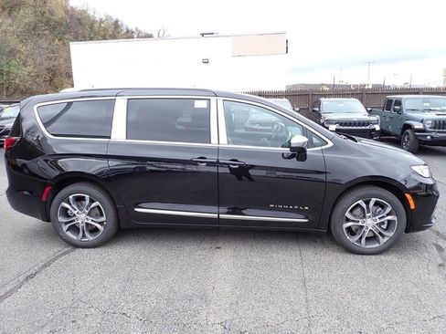 New 2026 Chrysler Pacifica Pinnacle image 8