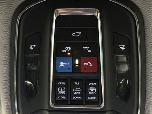 Used 2023 Jeep Grand Cherokee 4WD 4xe image 32