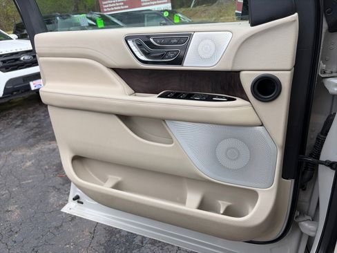 Used 2021 Lincoln Navigator L Reserve AWD/4WD image 17