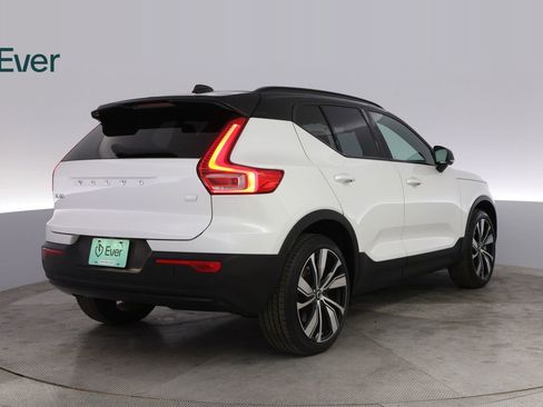 Used 2021 Volvo XC40 P8 Recharge w/ Advanced Package AWD/4WD image 3