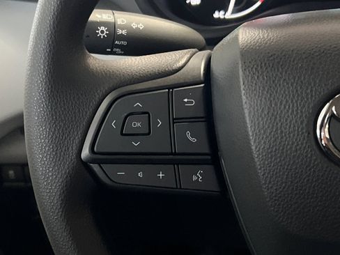 New 2026 Toyota Sienna LE FWD image 27