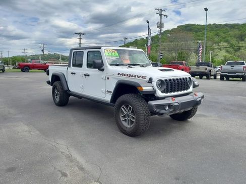 Used 2026 Jeep Gladiator Mojave AWD/4WD image 2