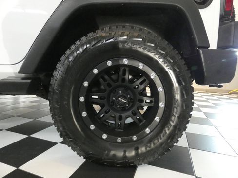 Used 2018 Jeep Wrangler Unlimited Sport S AWD/4WD image 8