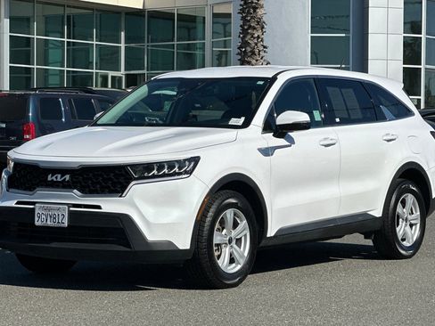 Used 2023 Kia Sorento LX image 8