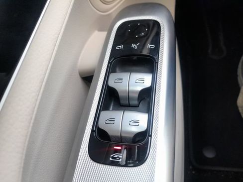 Used 2024 Mercedes-Benz GLC 300 4MATIC image 7