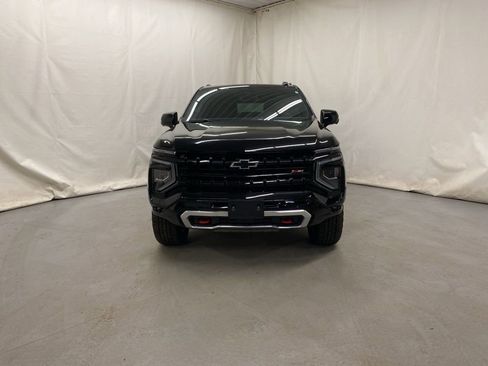 Used 2025 Chevrolet Suburban Z71 AWD/4WD image 3