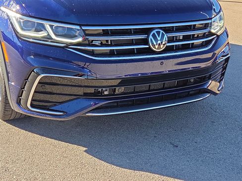 Used 2024 Volkswagen Tiguan SEL R-Line w/ MDO Package, Two-Row image 10