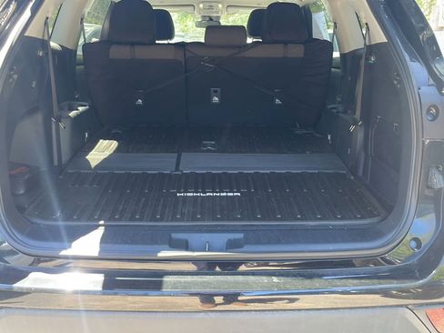 Used 2023 Toyota Highlander LE AWD/4WD image 8