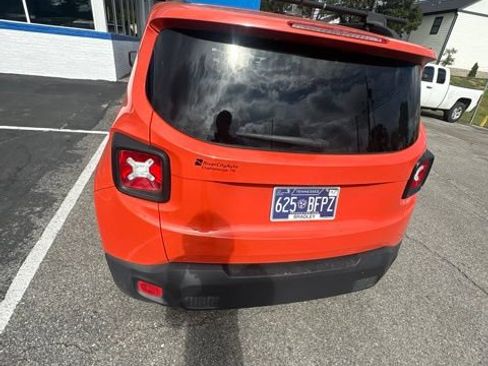 Used 2016 Jeep Renegade Latitude FWD image 35