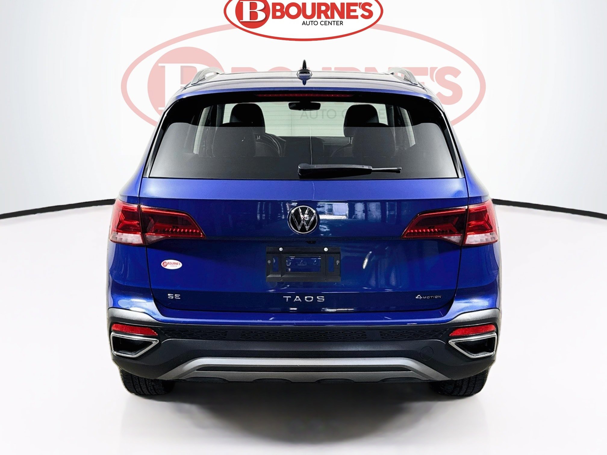 Used 2024 Volkswagen Taos SE w/ Panoramic Sunroof Package AWD/4WD image 10
