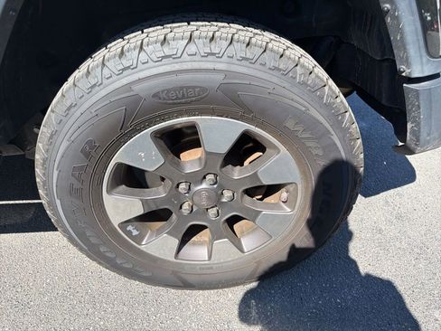 Used 2018 Jeep Wrangler Unlimited Sahara AWD/4WD image 4