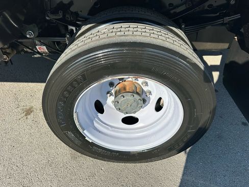 Used 2017 Ford F550 2WD Crew Cab Super Duty image 17