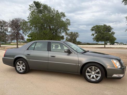 Used 2006 Cadillac DTS FWD image 61