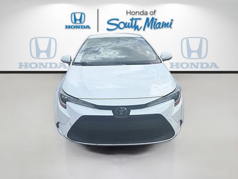 Used 2021 Toyota Corolla LE FWD image 2
